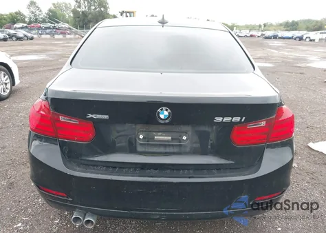 2013 BMW 328 Xi z USA, uszkodzony, nr VIN WBA3B3G52DNR79536